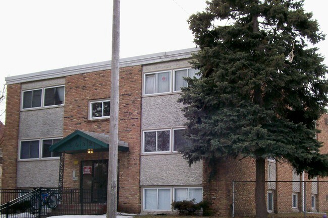 3032 Pillsbury Ave S in Minneapolis, MN - Foto de edificio - Building Photo