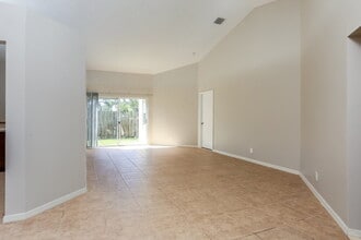 180 Heatherwood Dr in Royal Palm Beach, FL - Building Photo - Building Photo