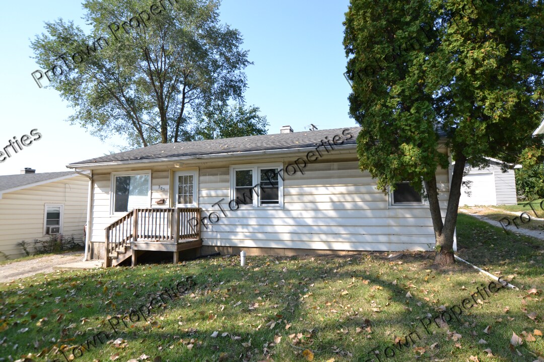 203 Algonquin St in Joliet, IL - Building Photo