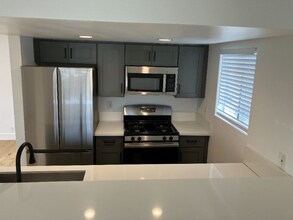 2455 Corinth Ave in Los Angeles, CA - Building Photo - Building Photo
