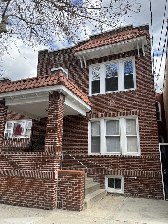 110 67th St in West New York, NJ - Building Photo