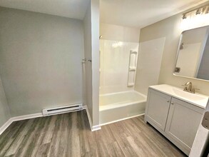 100 Nanticoke Ave, Unit 1 in Endicott, NY - Foto de edificio - Building Photo