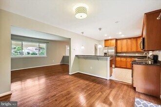 10004 Dalroy Ct in Fairfax, VA - Building Photo - Building Photo