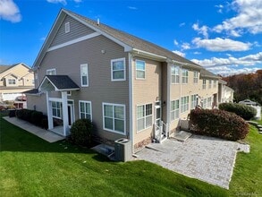 19 Highrose Ridge Way in Middletown, NY - Building Photo - Building Photo