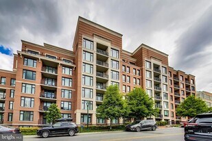 4915 Hampden Ln, Unit 101 in Bethesda, MD - Building Photo