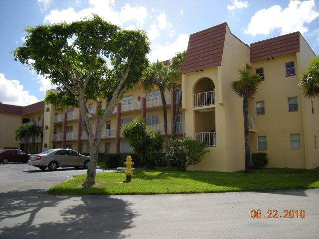 8460 Sunrise Lakes Blvd in Sunrise, FL - Building Photo - Building Photo