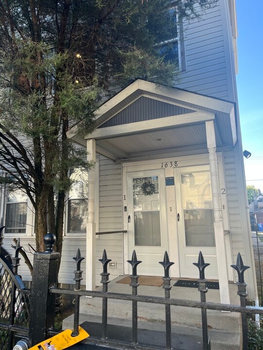 1638 N Washtenaw Ave, Unit 2 in Chicago, IL - Building Photo