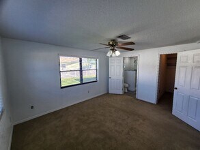 105 Desoto Dr in New Smyrna Beach, FL - Foto de edificio - Building Photo