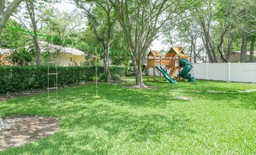 2856 Saber Dr in Clearwater, FL - Building Photo - Building Photo