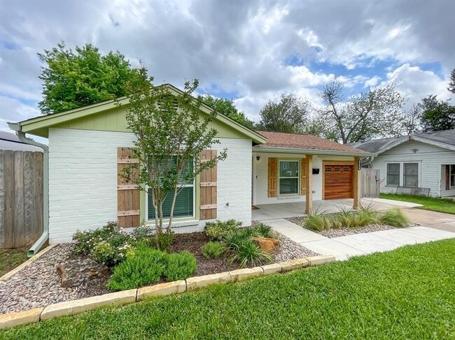 3010 Cole Ave in Waco, TX - Building Photo - Building Photo