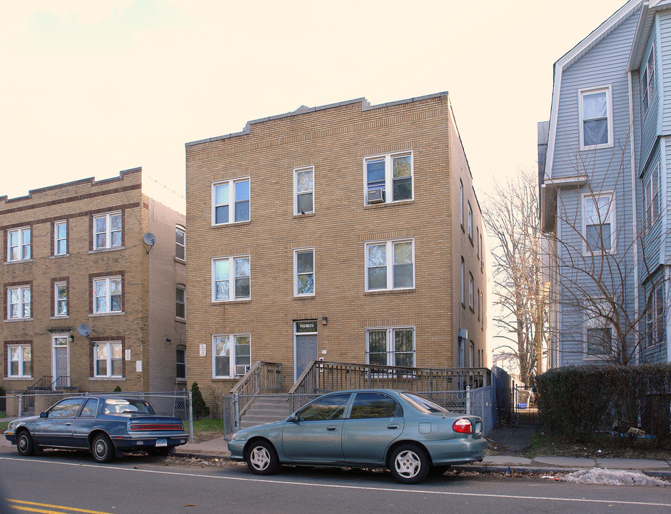 1678-1680 Broad St in Hartford, CT - Building Photo