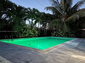 5749 SW 42nd St in Miami, FL - Building Photo - Building Photo