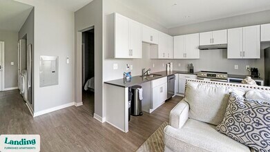 5040 Linbar Dr in Nashville, TN - Building Photo - Building Photo