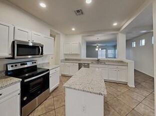 879 W Calle Muro Fuerte in Sahuarita, AZ - Foto de edificio