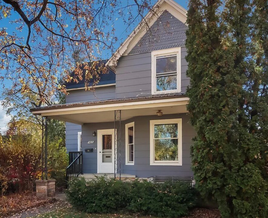 403 W Eleventh St in Traverse City, MI - Building Photo