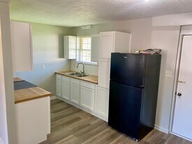 1225 Eastside Ln, Unit 1225 in Madisonville, KY - Building Photo