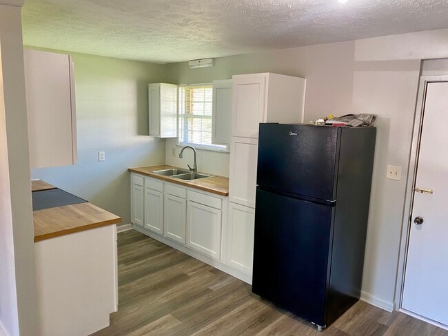 property at 1225 Eastside Ln