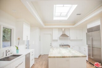 17965 Seabreeze Dr in Los Angeles, CA - Building Photo - Building Photo