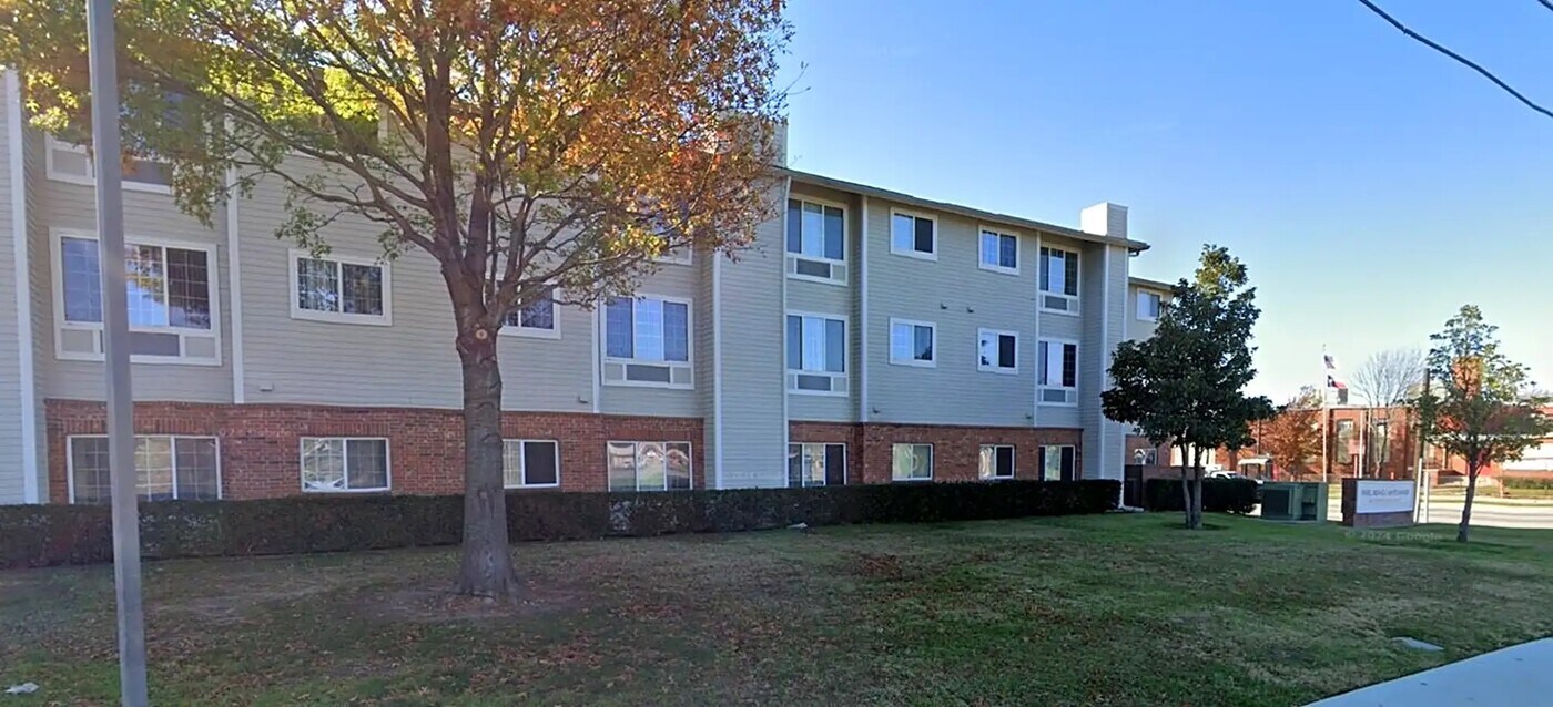 3260 Bickers St in Dallas, TX - Building Photo