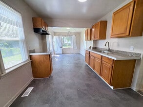 13832 Julius Ave in Warren, MI - Building Photo - Building Photo