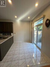5 Ballymore Dr in Aurora, ON - Building Photo - Building Photo