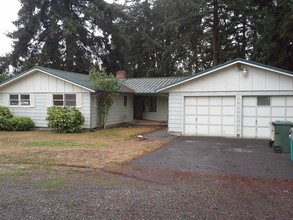 888 Plymouth Dr NE in Keizer, OR - Foto de edificio - Building Photo