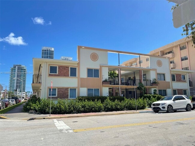 6895 Byron Ave in Miami, FL - Building Photo - Building Photo