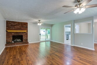 174 Hickory Hollow Dr in Crossville, TN - Building Photo - Building Photo