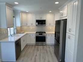 10266 Wateridge Cir in San Diego, CA - Building Photo