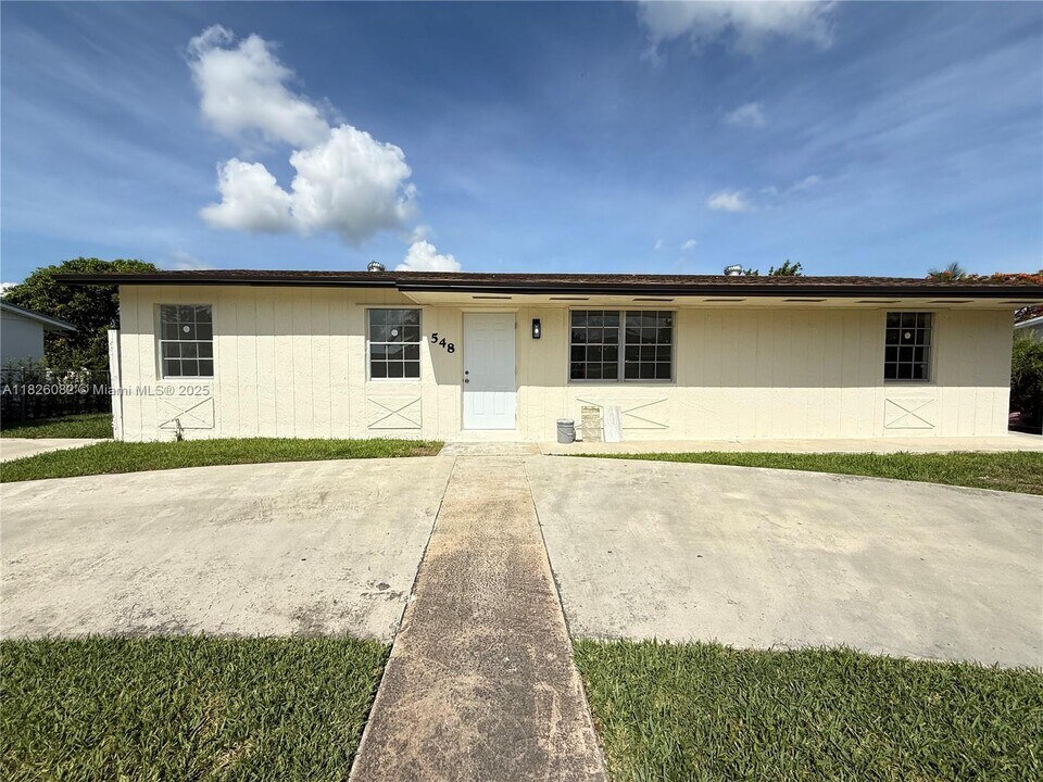 548 SW 17th Ave in Homestead, FL - Building Photo