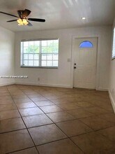 904 SW 7th Terrace in Hallandale Beach, FL - Building Photo - Building Photo
