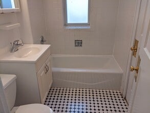 551 Sherman Ave, Unit 04-2 in Evanston, IL - Building Photo - Building Photo
