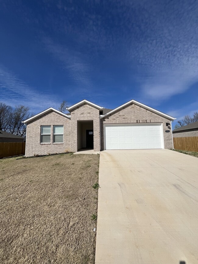 573 Arizona St in Farmington, AR - Building Photo - Building Photo
