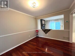 71 Covent Cres in Aurora, ON - Building Photo - Building Photo