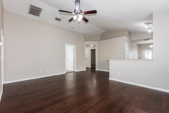 624 Cape Cod Cir in Valrico, FL - Building Photo - Building Photo