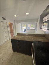 3413 NW 9th Ct-Unit -B in Miami, FL - Building Photo - Building Photo