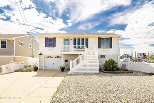 167 4th Ave in Manasquan, NJ - Building Photo