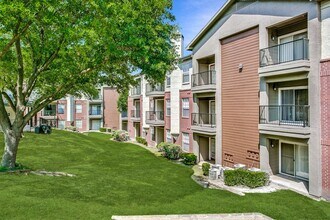 Saratoga in Lewisville, TX - Foto de edificio - Building Photo