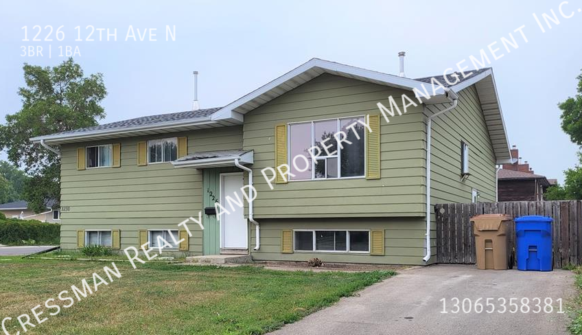 3 Bedroom Single Family Home in Uplands Re in Regina, SK - Building Photo