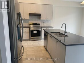 22 Downriver Dr in Welland, ON - Building Photo - Building Photo