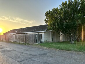 2109 N Erica St in Pharr, TX - Foto de edificio - Building Photo