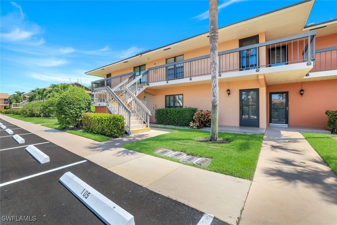 35 Greenbrier St in Marco Island, FL - Building Photo