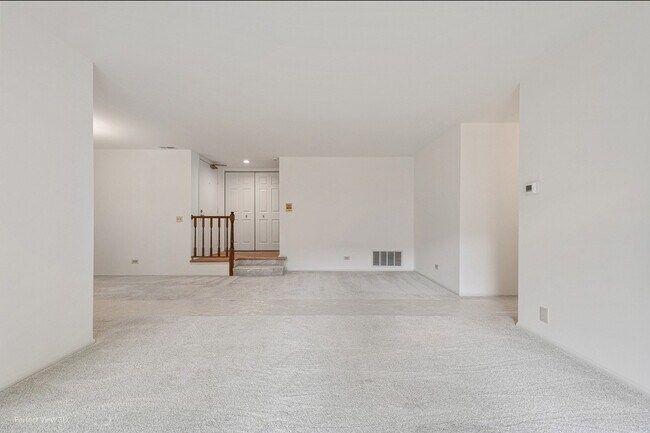 283 Coventry Cir in Vernon Hills, IL - Foto de edificio - Building Photo