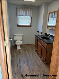 880 E Michigan Ave photo'