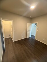 1049 SW 99th Pl in Seattle, WA - Foto de edificio - Building Photo