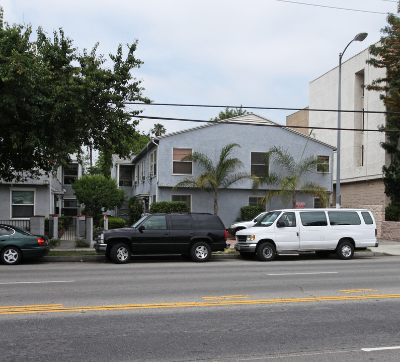 5335 Whitsett Ave in Valley Village, CA - Building Photo