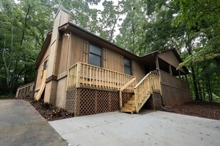 105 Hanover Way in Seneca, SC - Building Photo