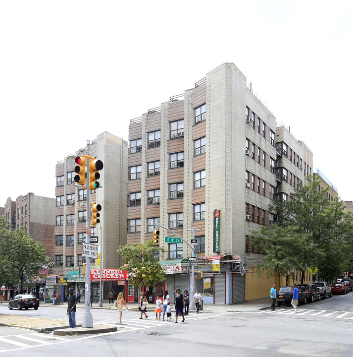 2103-2121 Grand Concourse in Bronx, NY - Foto de edificio