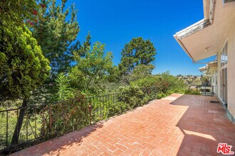 2385 Roscomare Rd in Los Angeles, CA - Building Photo - Building Photo