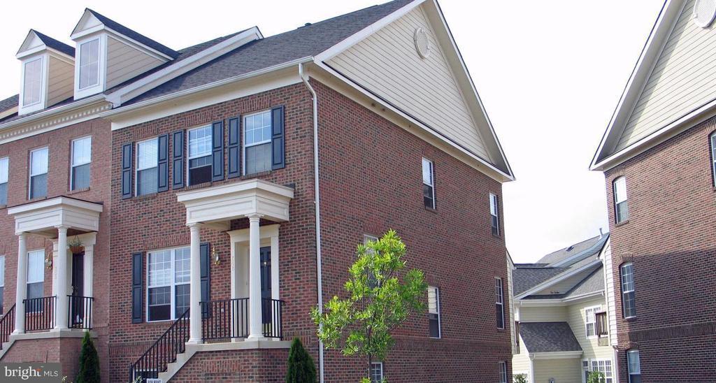 648 Belmont Bay Dr in Woodbridge, VA - Building Photo